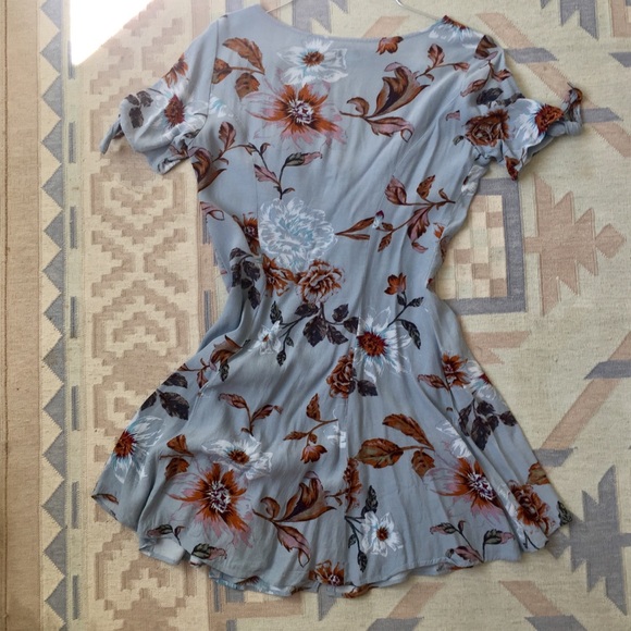 Lightweight floral button dress - Picture 4 of 5